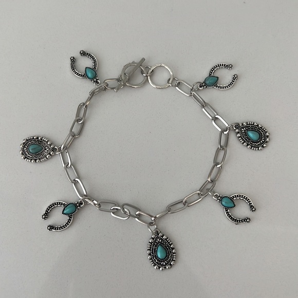 Jewelry - Cute Turquoise Women's Bracelate